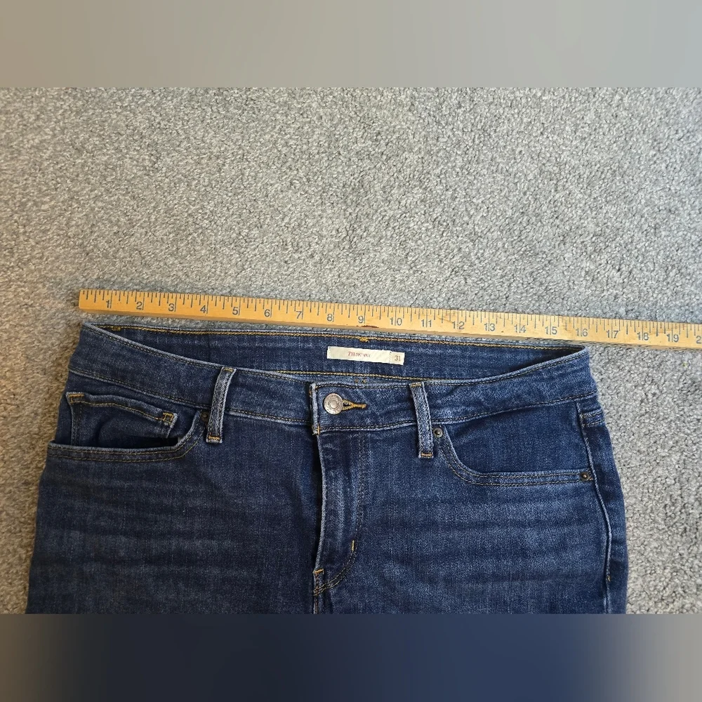 Levis Cut off Denim Shorts Waist Size 31 Raw Hem Medium/Dark Wash - Picture 6 of 9